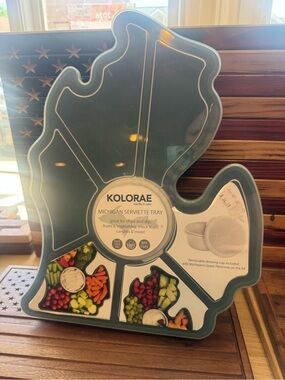Kolorae Michigan-Shaped Serviette Tray in  Green